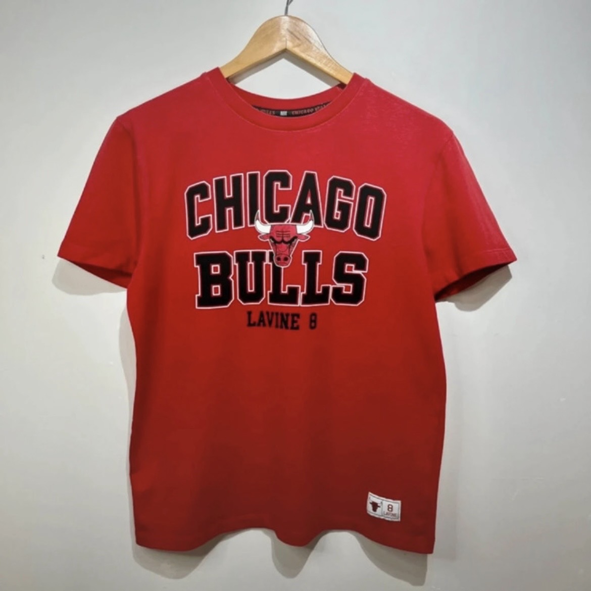 NBA Chicago Bulls Zach LaVine #8 T-Shirt Men's Small Red Graphic Basketball Tee