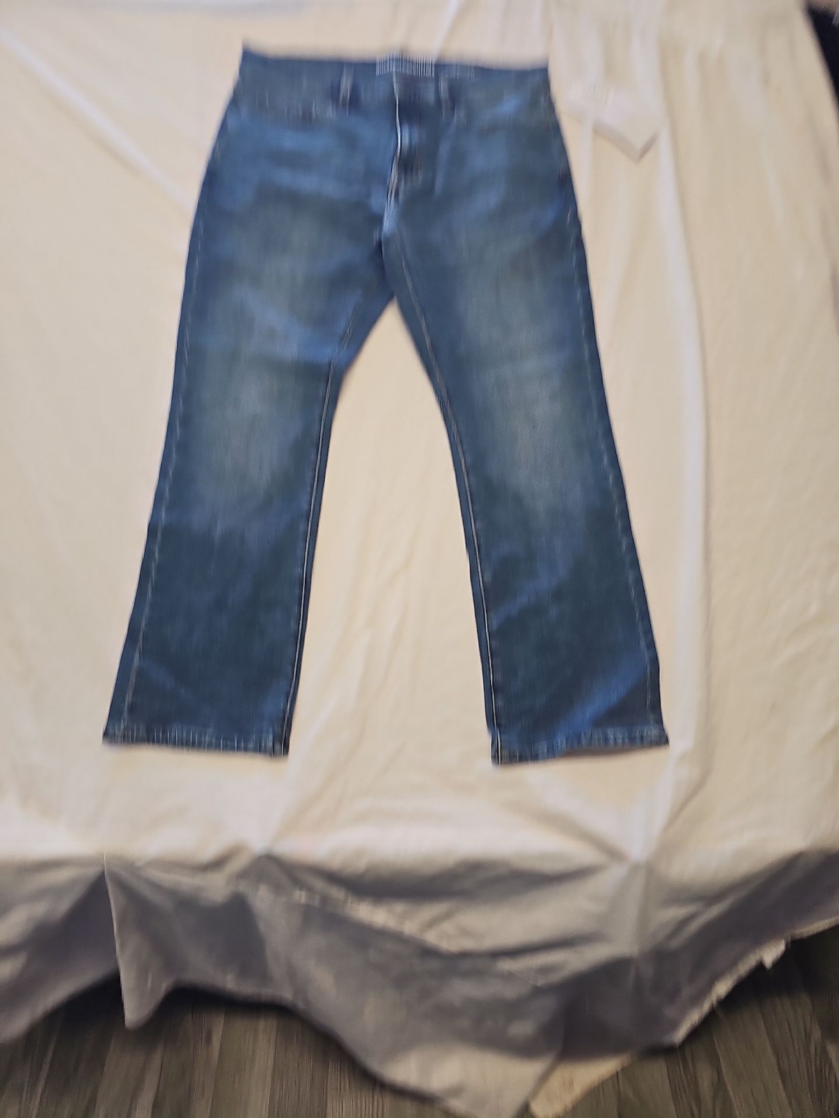 Amazon Essentials Men's Bootcut Slim Jeans in Blue - Size 32W x 28L JJ331