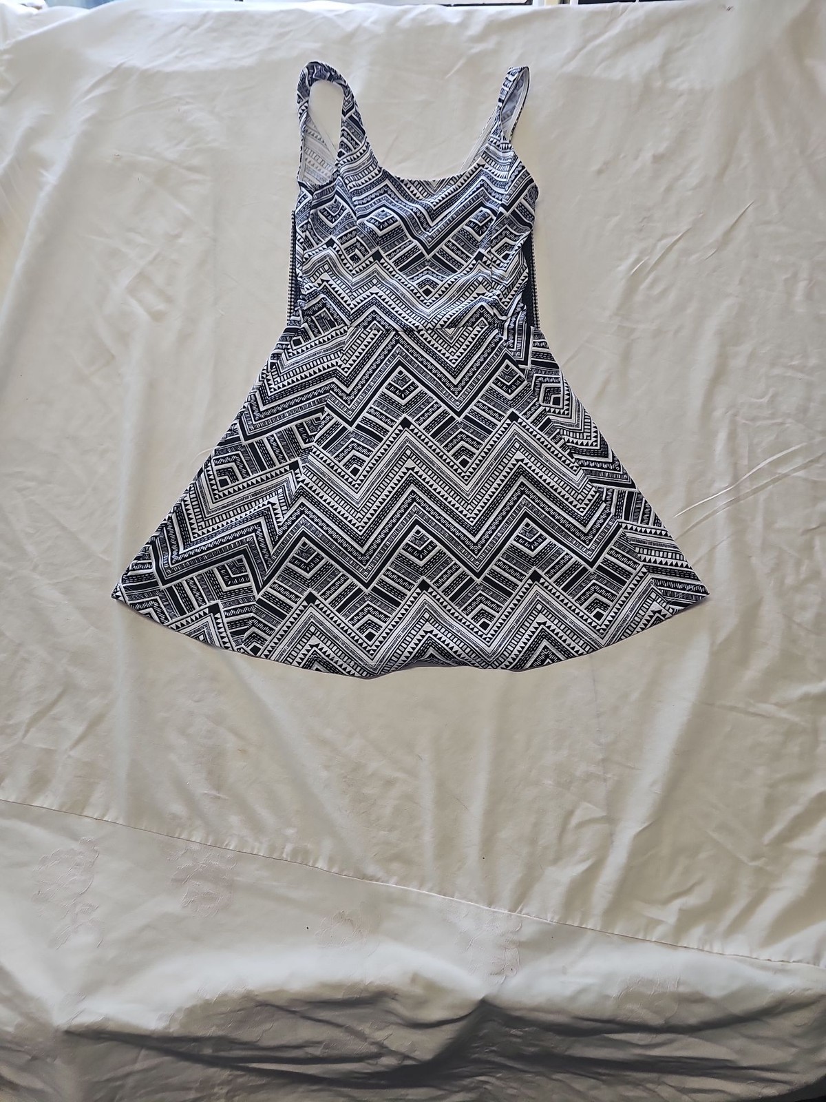 H&M Divided Monochrome Geometric Tribal Print Skater Dress 8 QQ1060