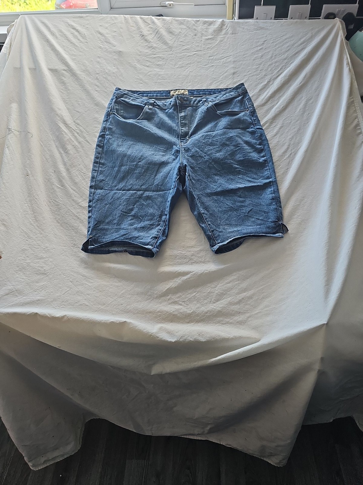 Hybrid & Company Blue Denim Bermuda Shorts Women's Stretch Jean Shorts 357