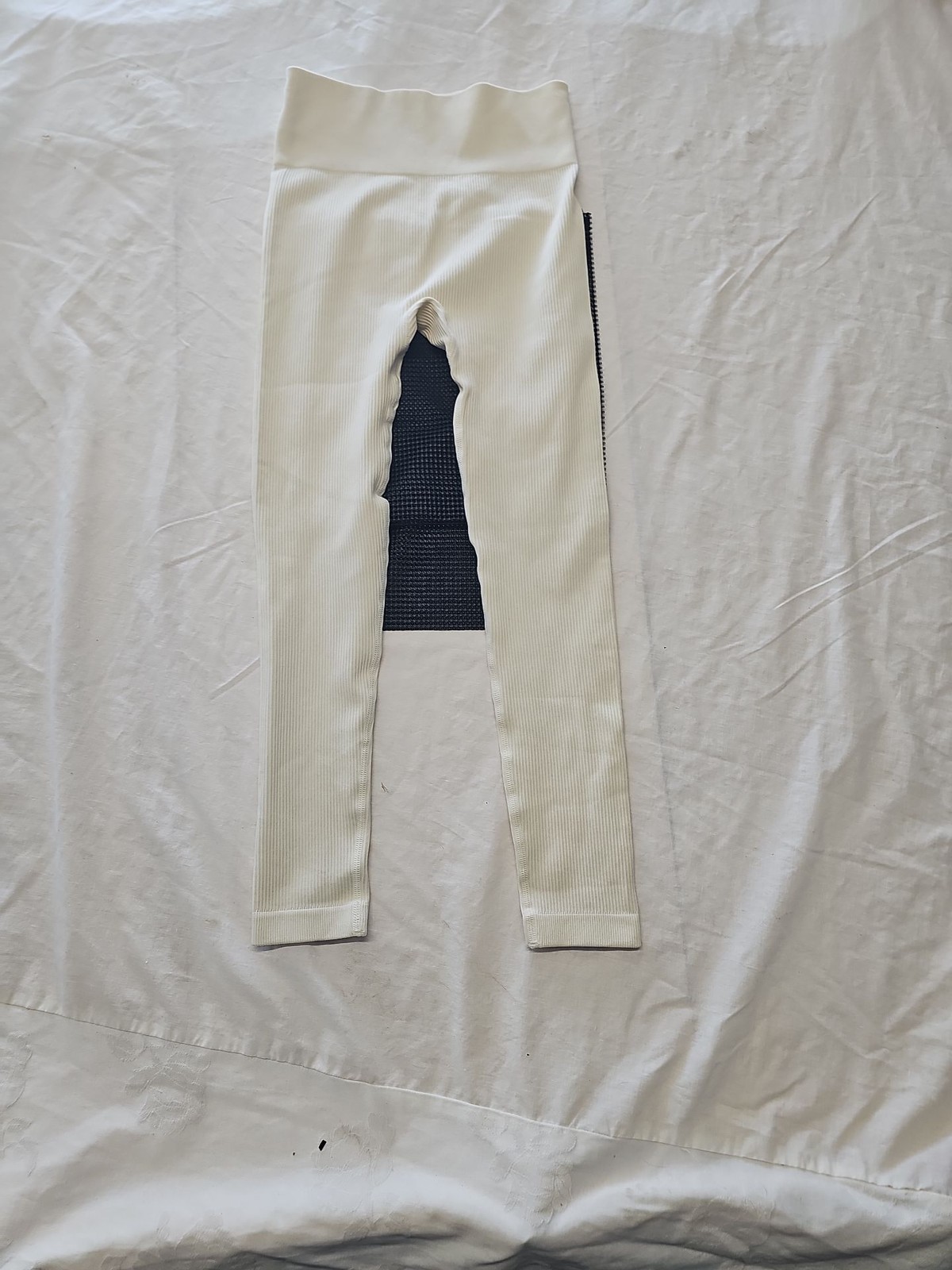 High-Waisted Ribbed Seamless Yoga Leggings in Cream 10/12 QQ1063
