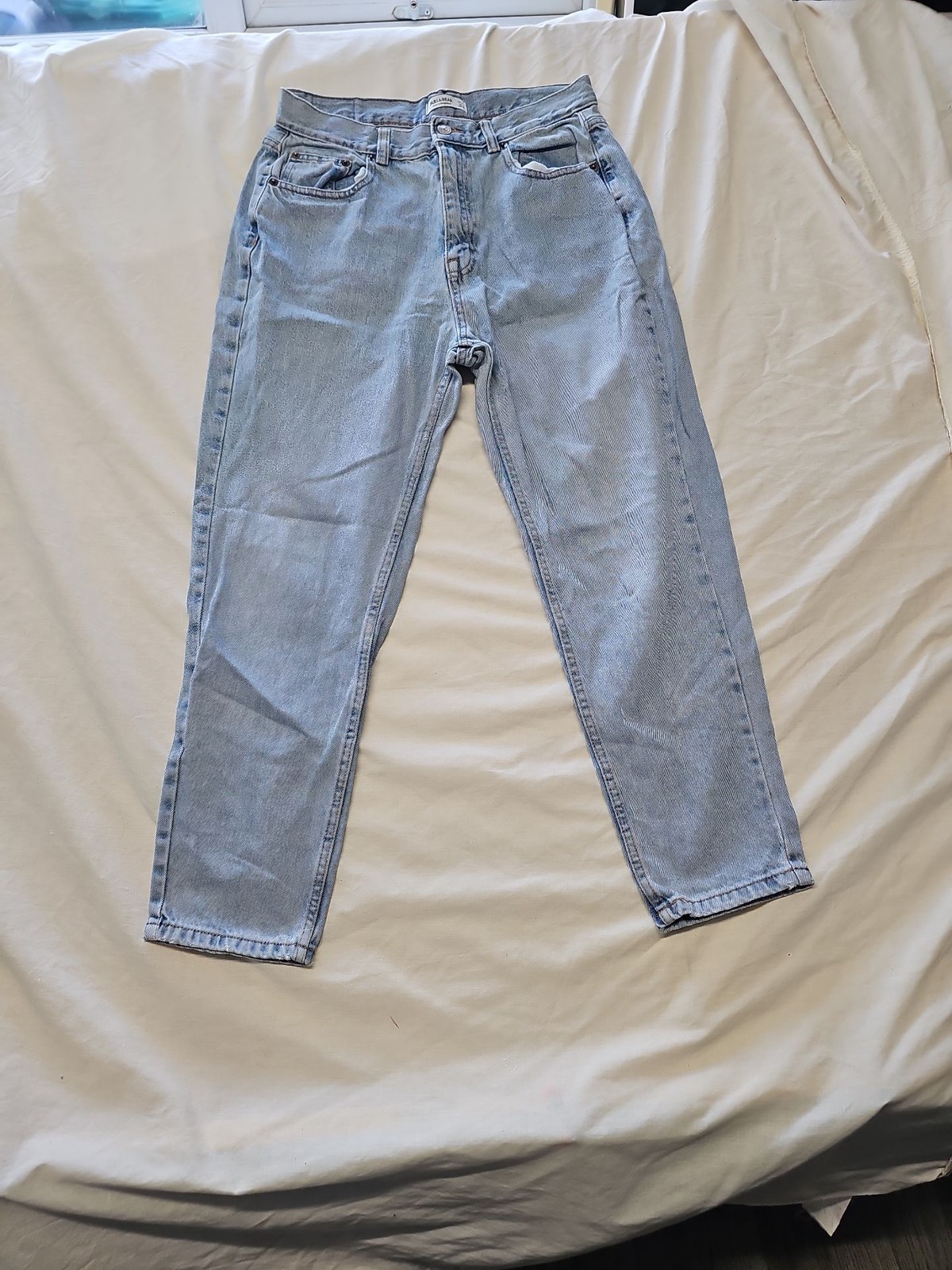Pull&Bear High-Waisted Light Wash Mom Jeans W30 L27 UU1112
