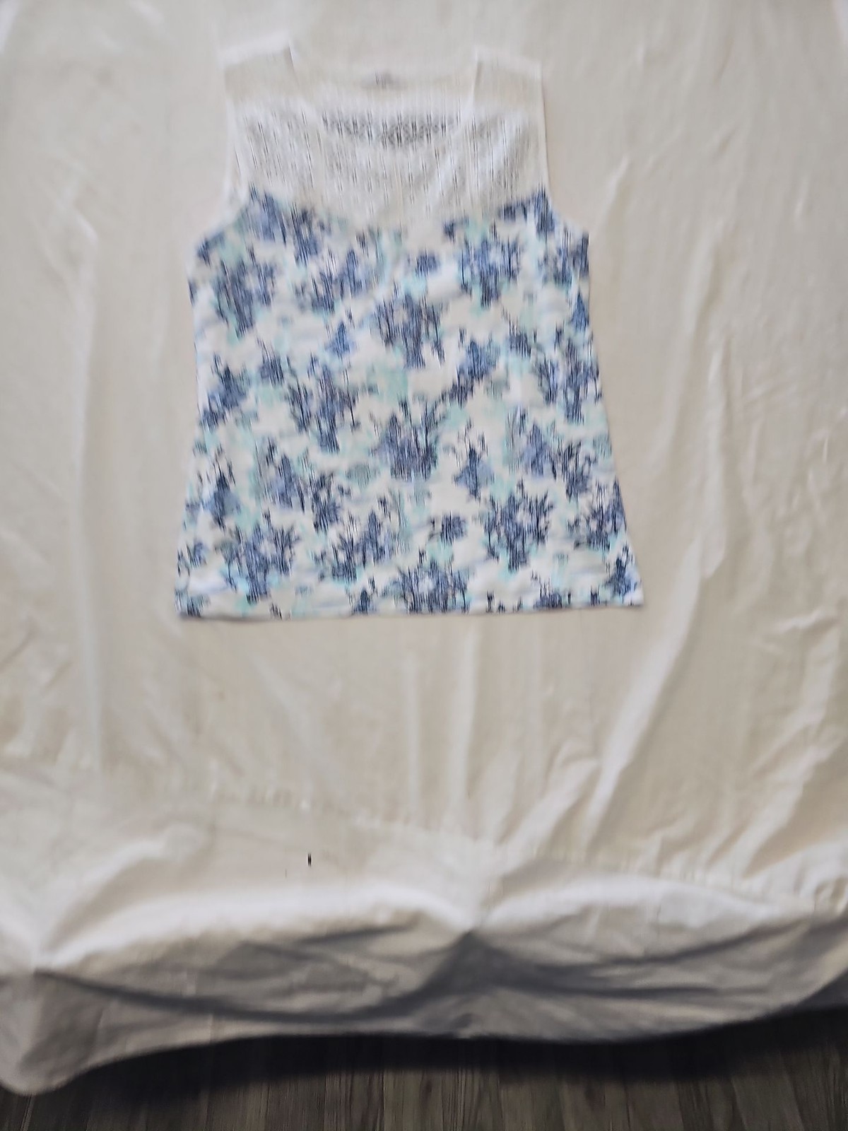 Tu Woman Blue Floral Sleeveless Top with Crochet Lace Yoke uk20 QQ1062