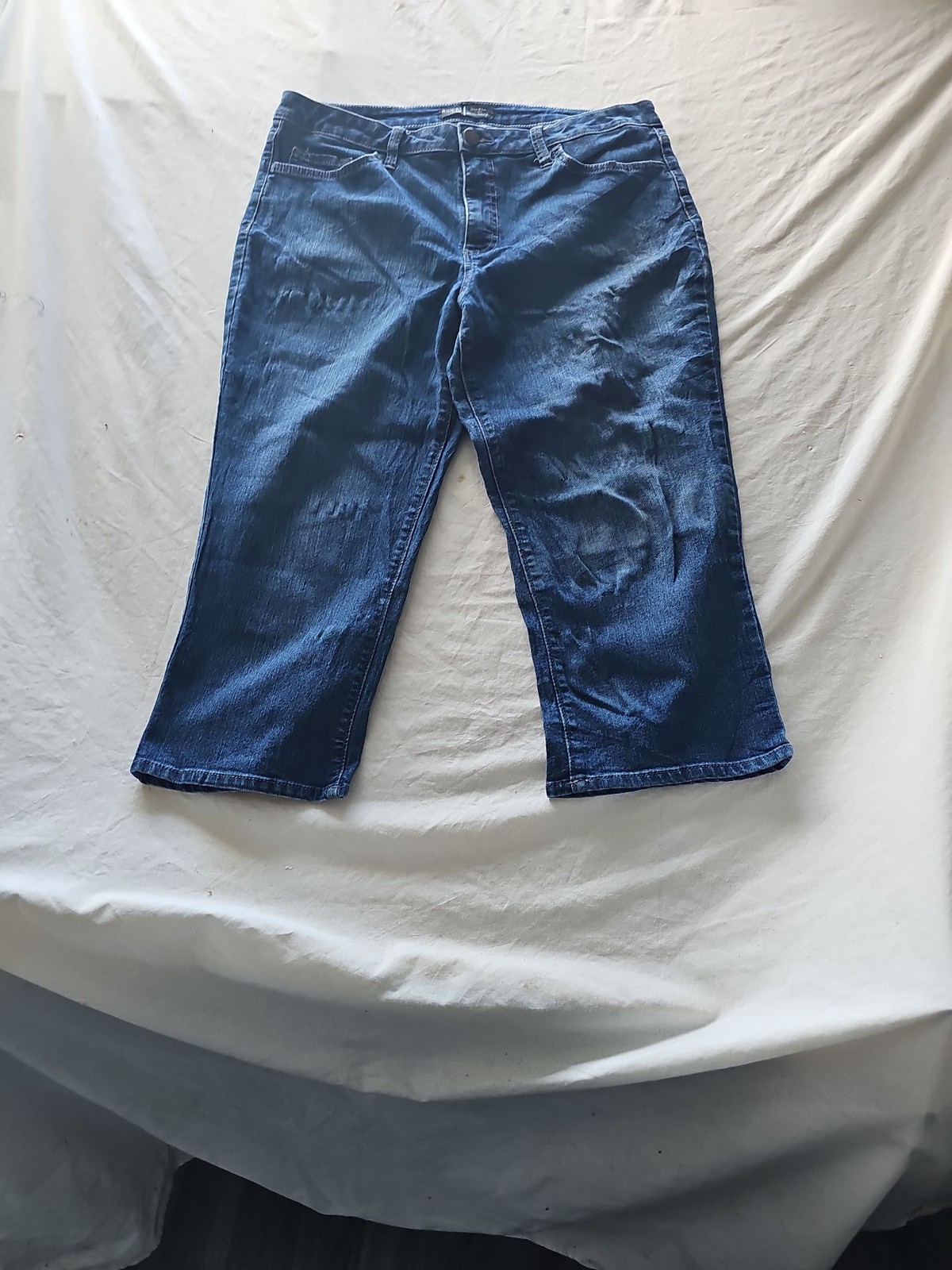 Riders by Lee Women's Mid Rise Denim Capri Jeans 360