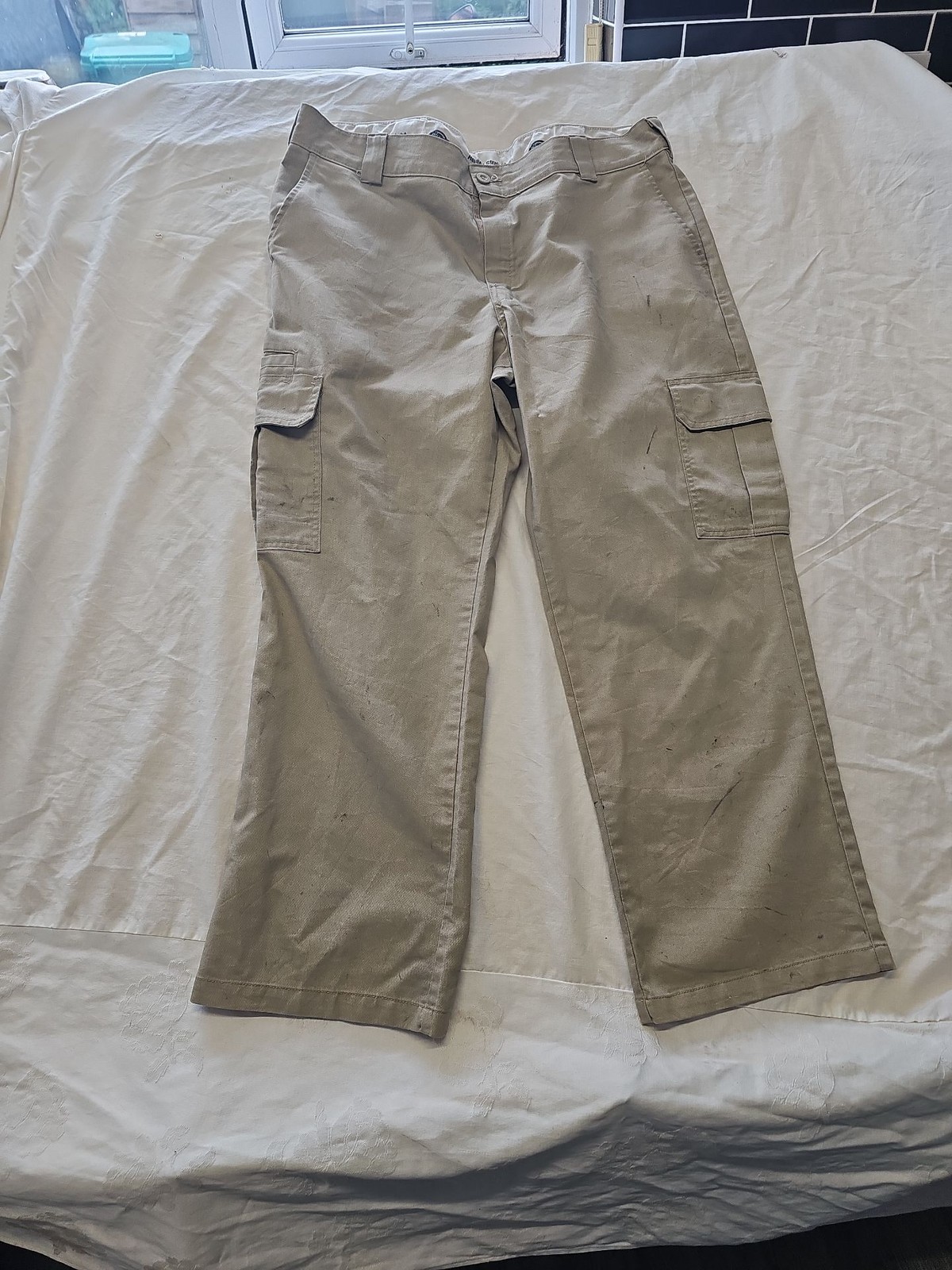 Dickies Relaxed Straight Cargo Pants in Tan alot of marks W40 L30 QQ1053