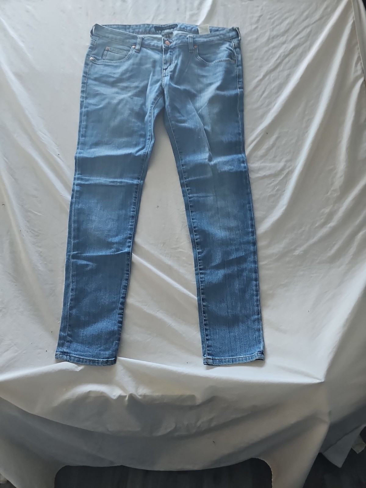 Calvin Klein Jeans Low Rise Skinny Denim in Medium Wash 301