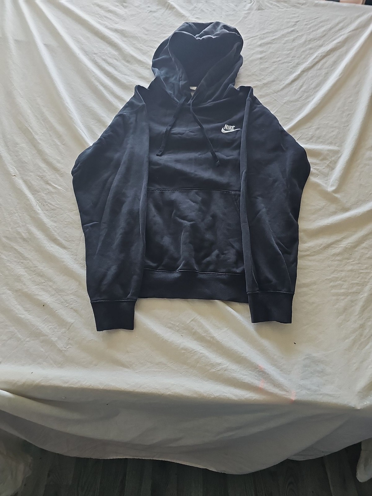 Nike Sportswear Essential Fleece Hoodie in Black 329