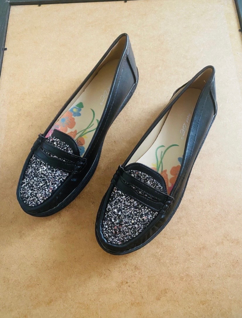 R and Be shoes size 6