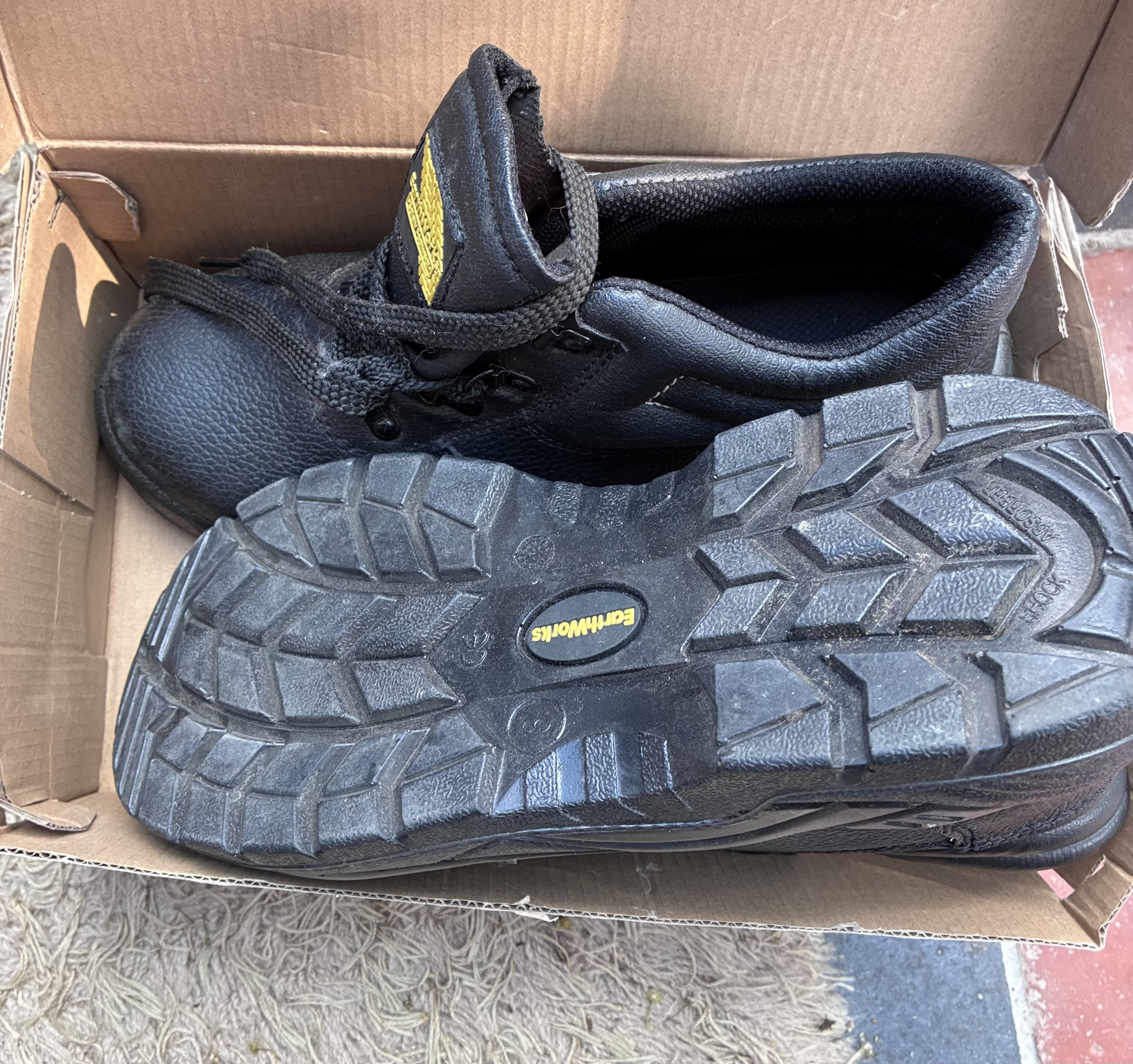Earthworks steel cap boots Size 8