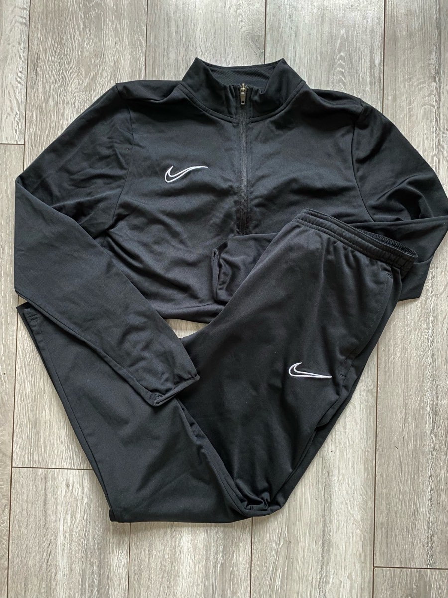 Nike mens tracksuit size Large