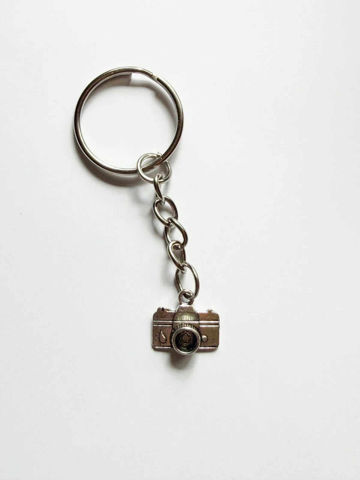 Camera Silver Keyring / Keychain - Photography Movies Pictures