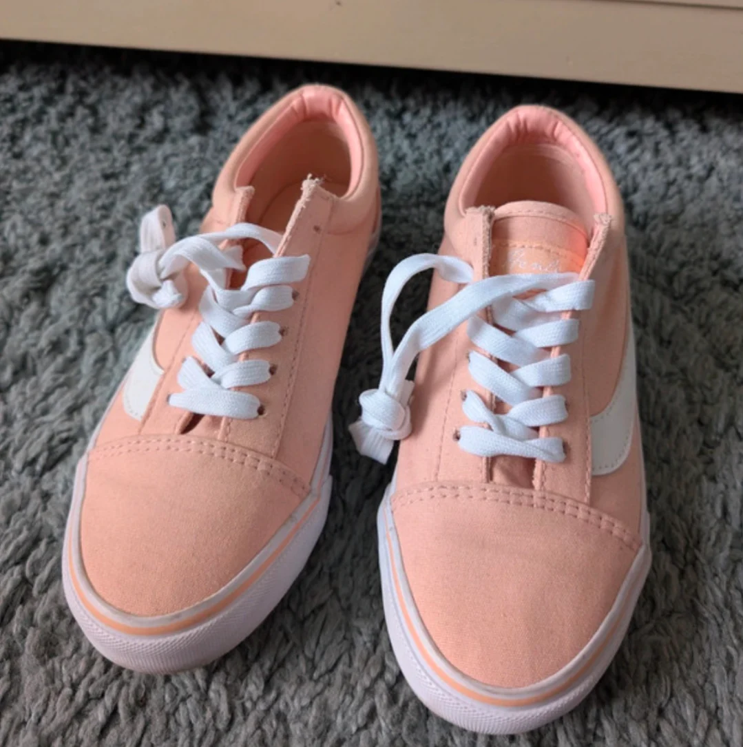 Ladies Henley's pumps size 5