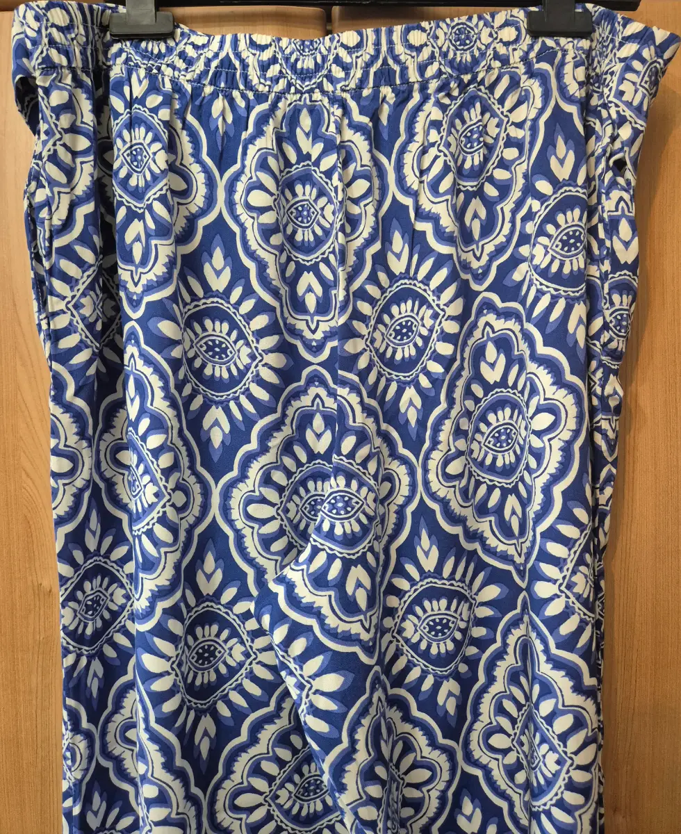 Wide leg trousers