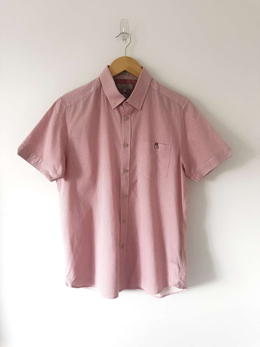 Ted Baker Short Sleeve Shirt – Light Red Geometric Pattern – Size 4
