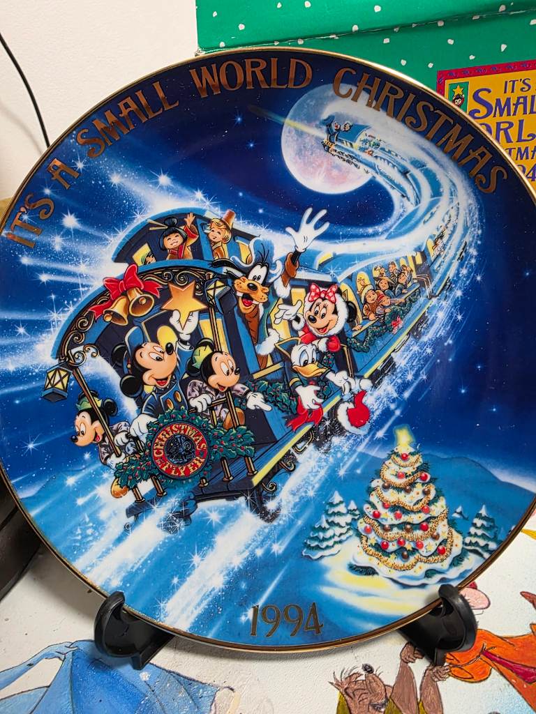 Disney its a small world holiday 1994 decorative plate