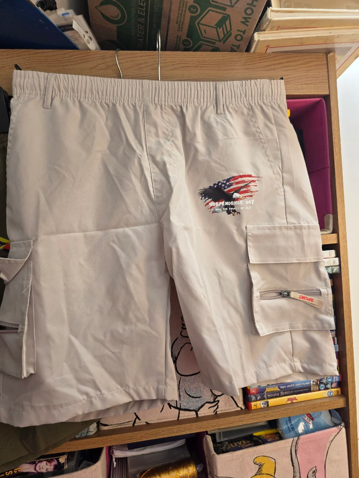 Mens light weight shorts with eagle independents day size L