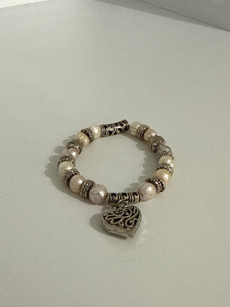 Heart pendant bracelet