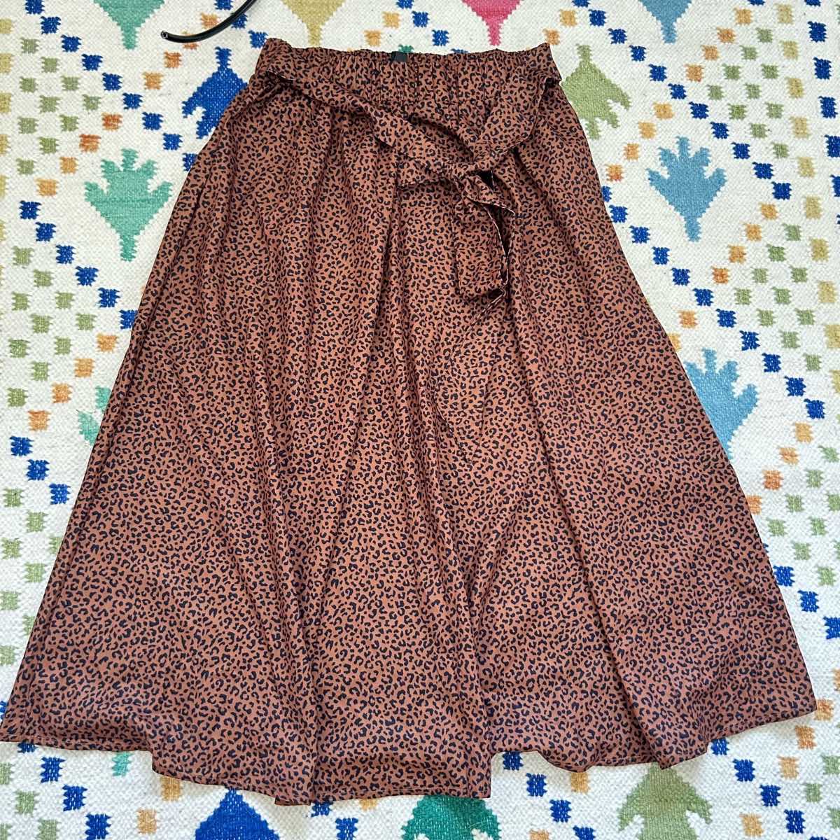 Midi satin skirt