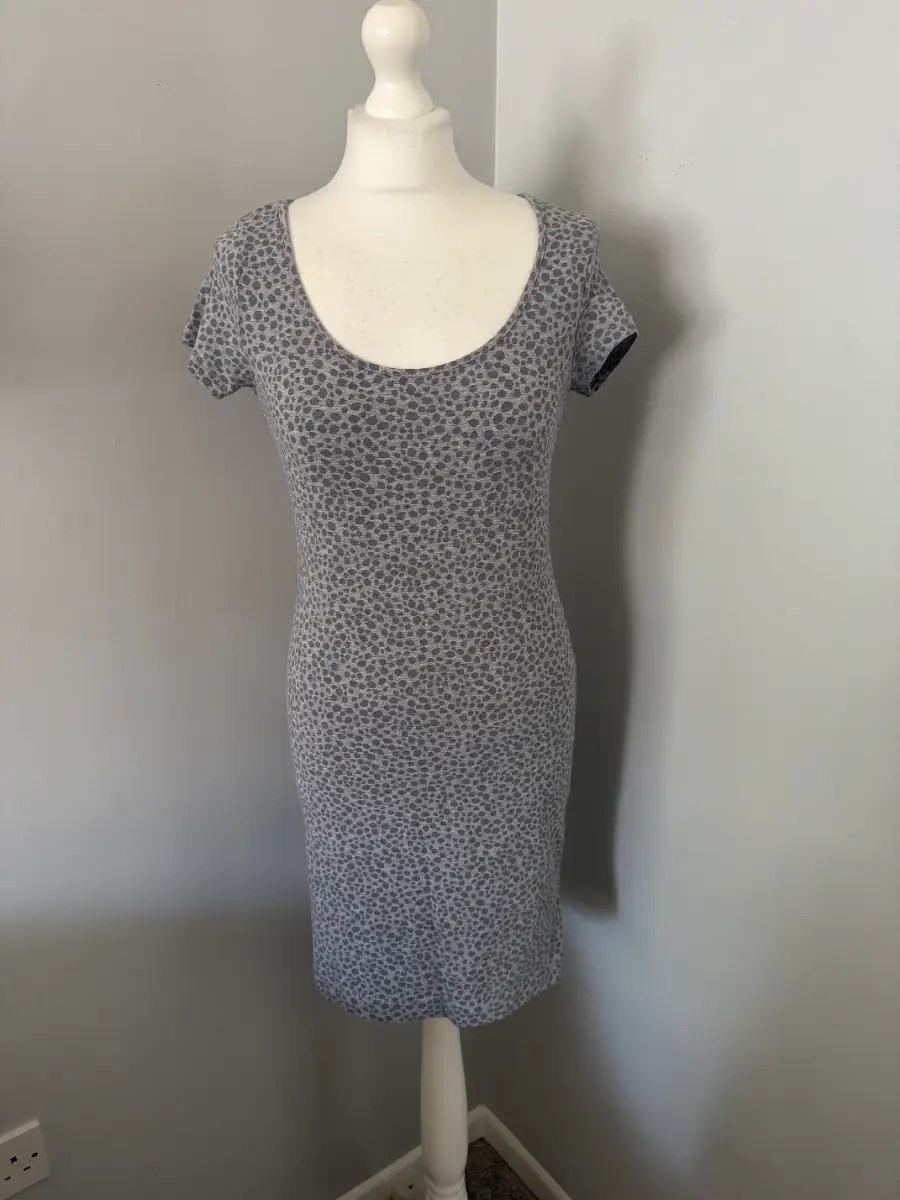 H&M Basic Grey Animal Print Bodycon Dress Size M Scoop Neck Stretch (B8)