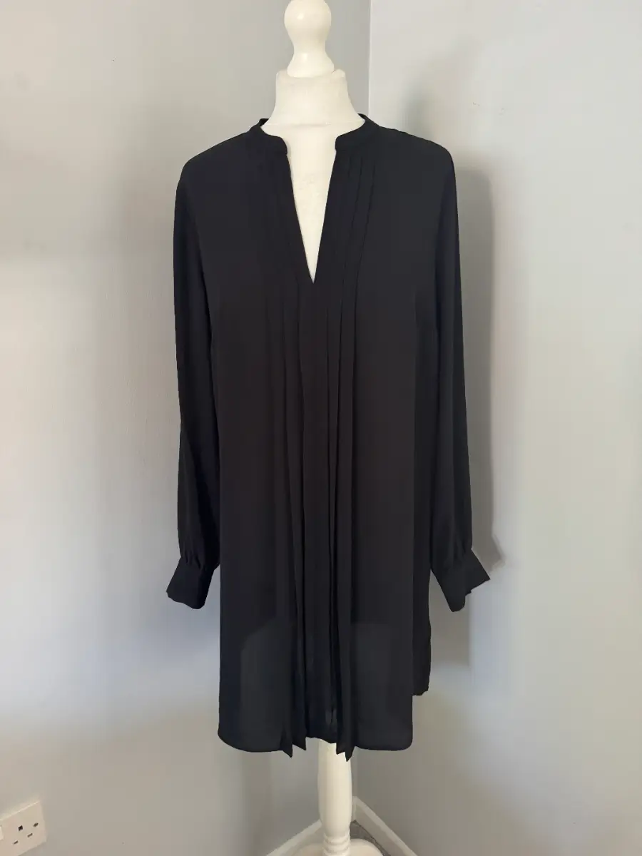 H&M Black Shift Dress Size 8 Knee Length Split V-Neck Long Sleeve (B7)