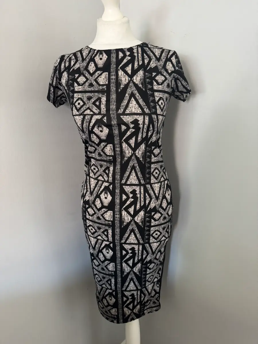 Sophie Bodycon Midi Dress Small Black Cream Geometric Print Round Neck S (B7)