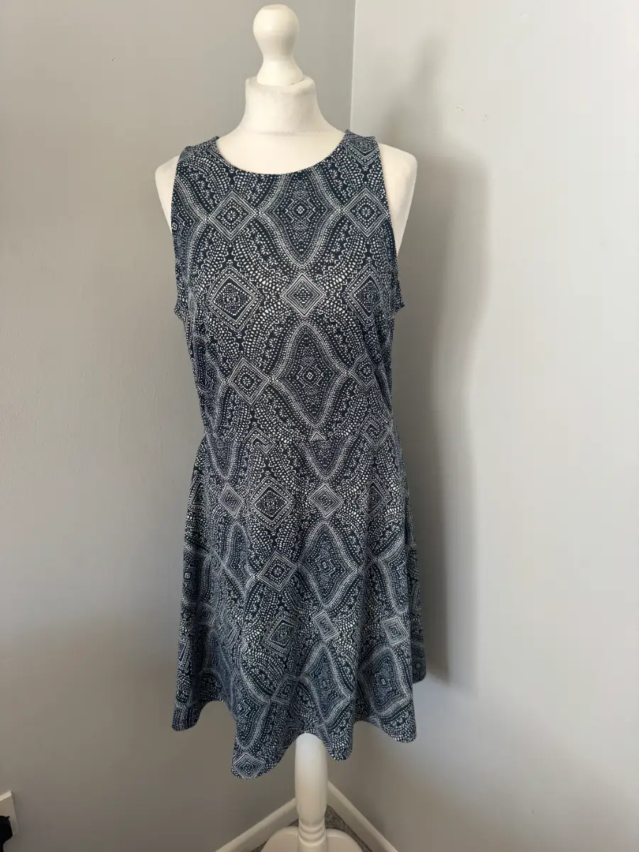 H&M Size L Navy White Geometric Print Swing Dress Sleeveless Knee Midi (B8)