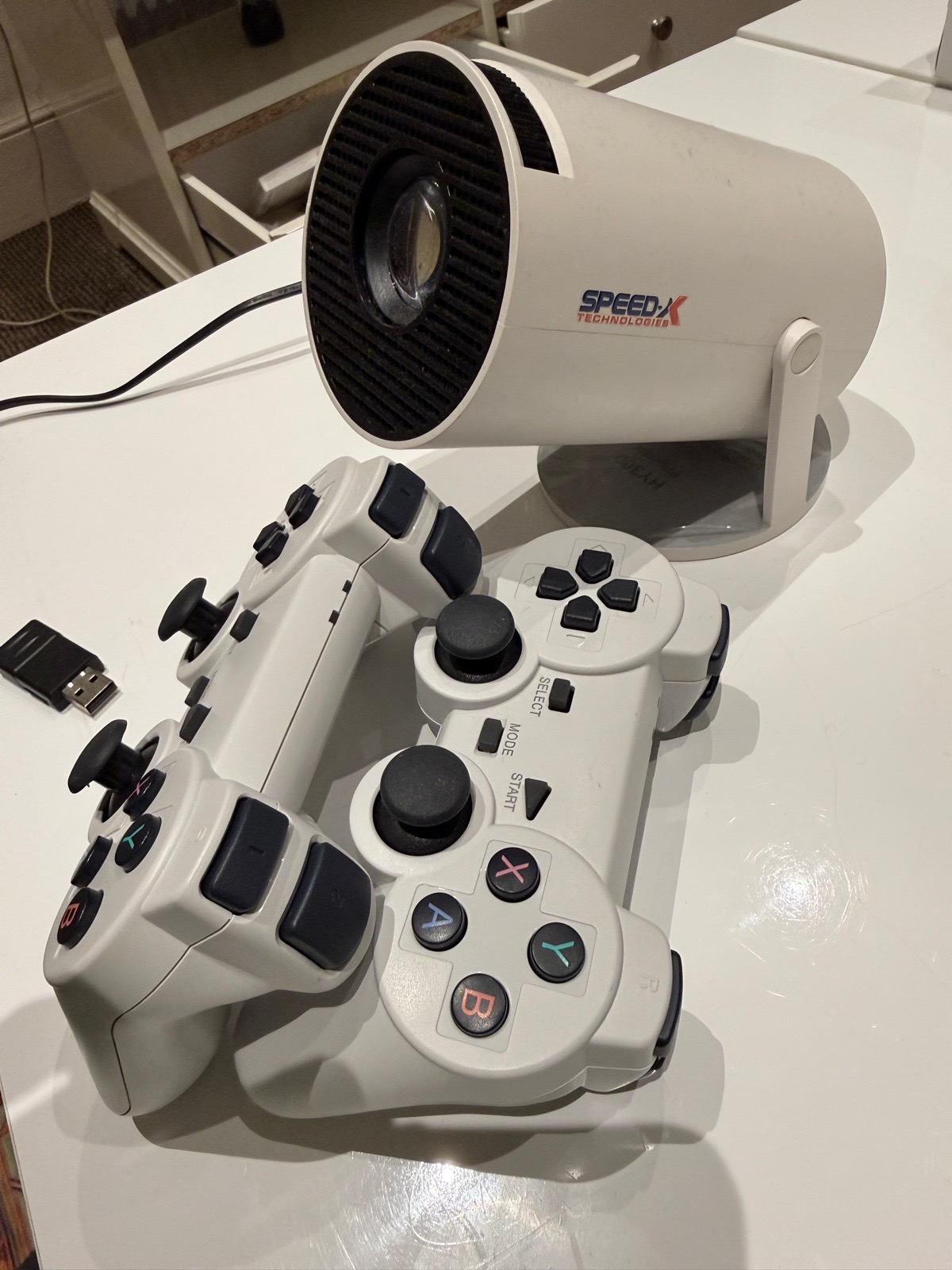Retro Gaming Projector Bundle with 2 Wireless Controllers & USB Receiver