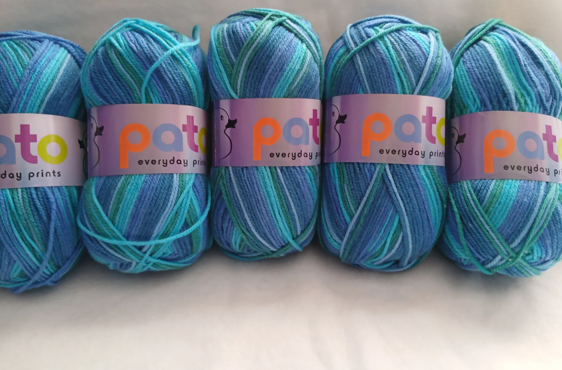 5 balls of 100g pato every day prints yarn.