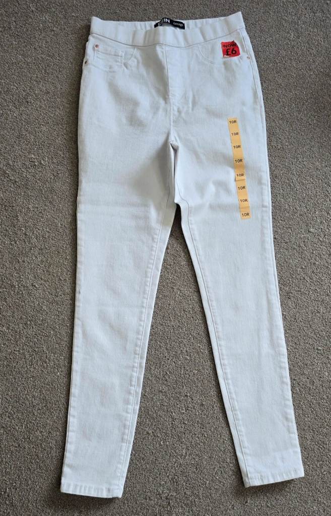New with tags whits skinny jeans/jeggins