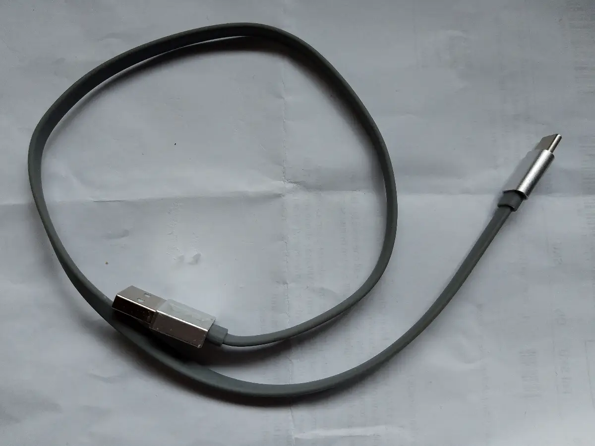 Flat USB cable - Grey - Brushed Aluminium casing - 20 " long - etched alien devil head