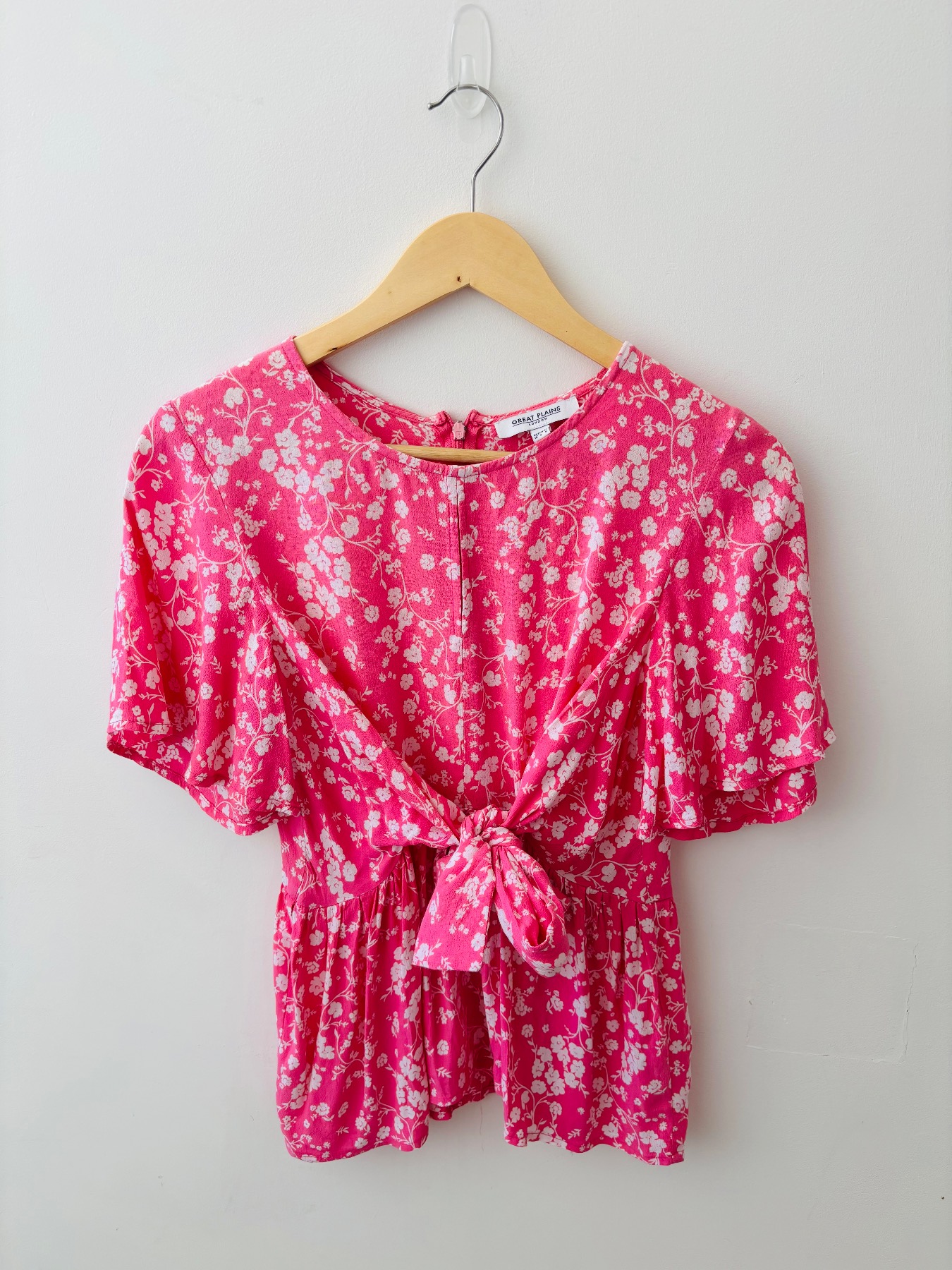 Great Plains size 10 pink & white textured short sleeve peplum style top with tie waist