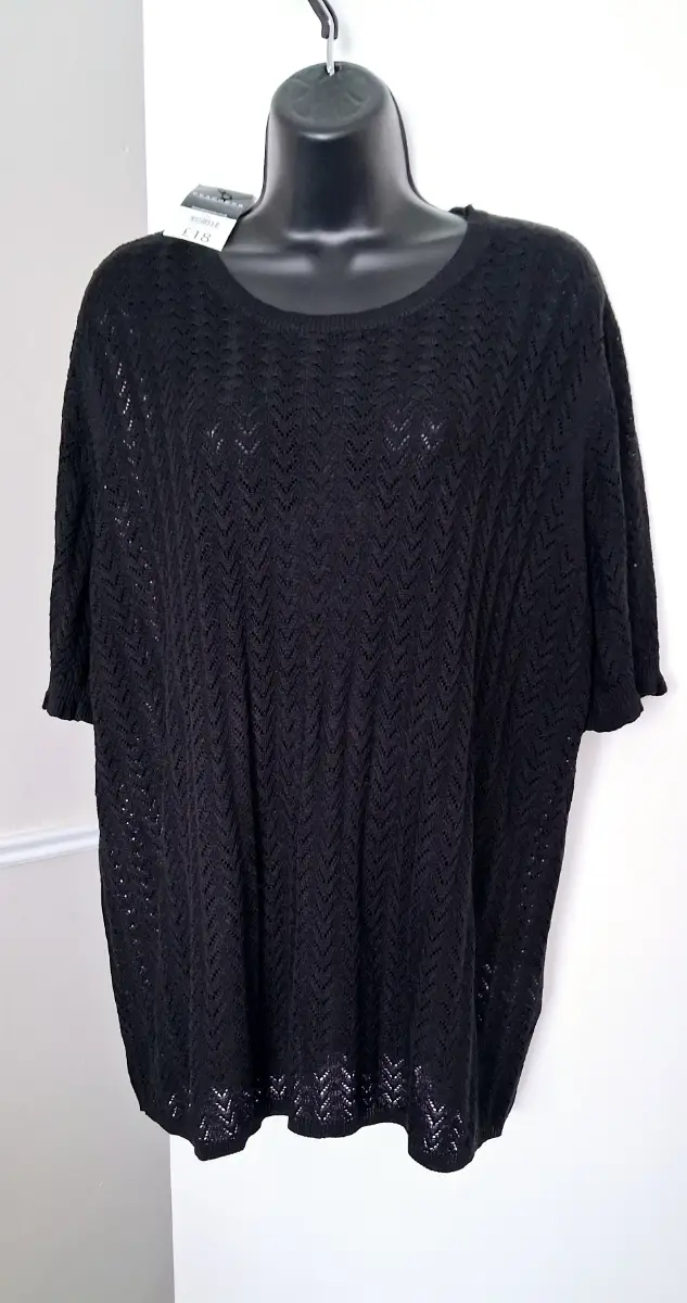 Brand new with tags Peacocks black crochet short sleeve knit top Plus Size Xxl/24-26