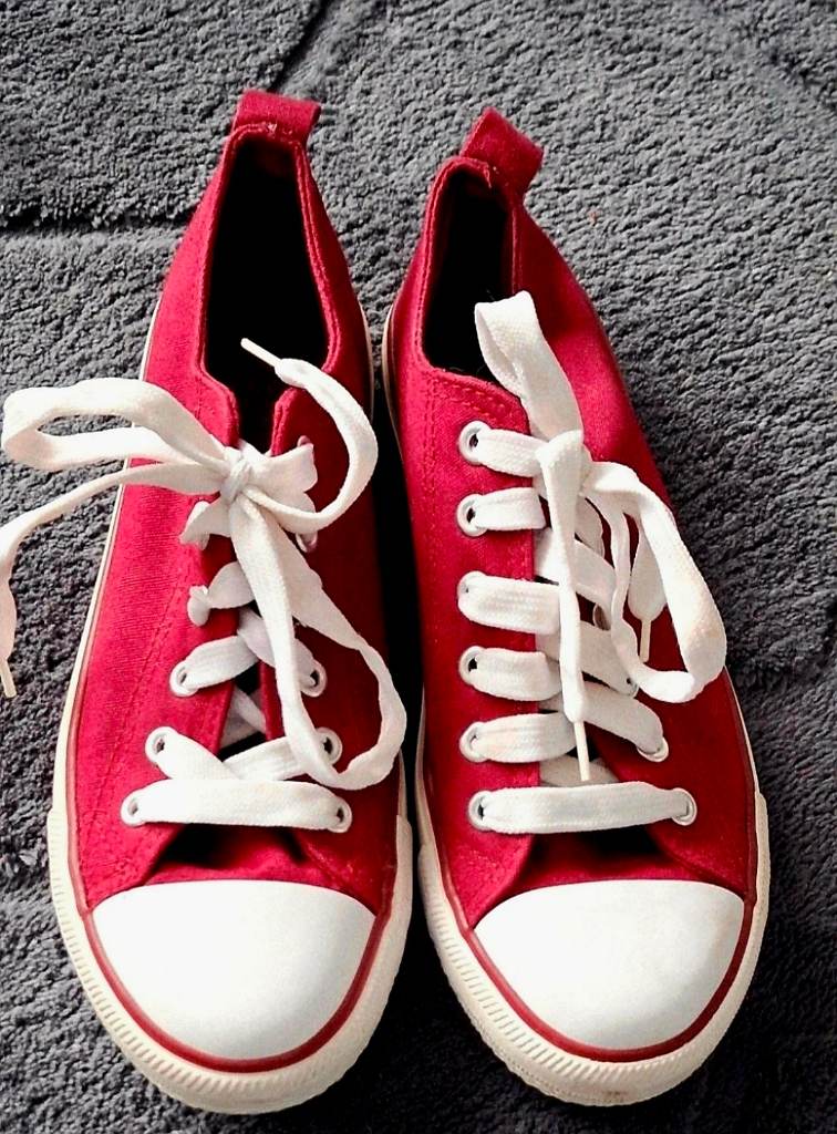 Burgundy Canvas Lace up Shoes Size 5