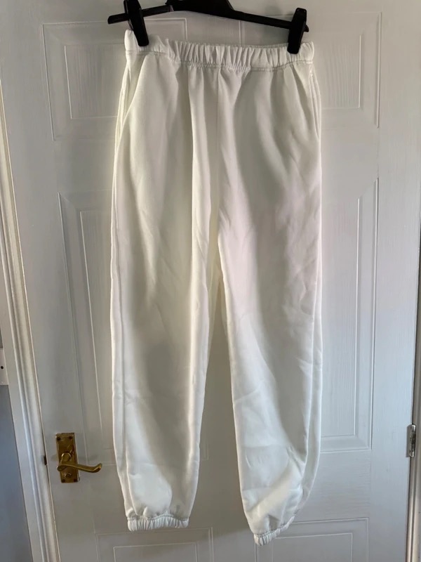 White Polyester Joggers – Size M – Elastic Waist & Cuffs – Soft & Comfy Loungewear