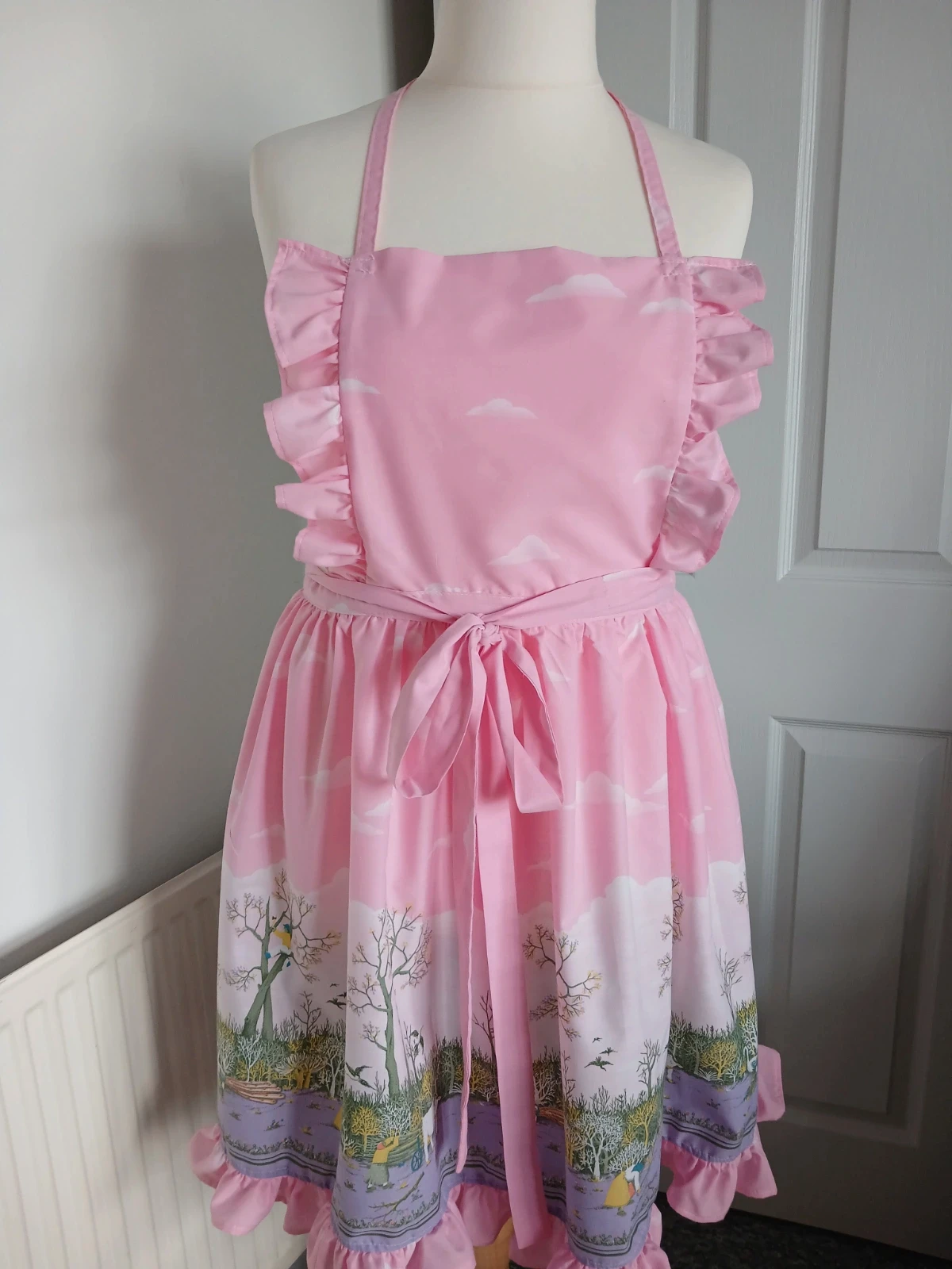 Vintage style pinafore apron