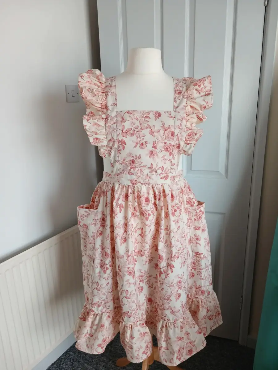 Traditional cross back apron