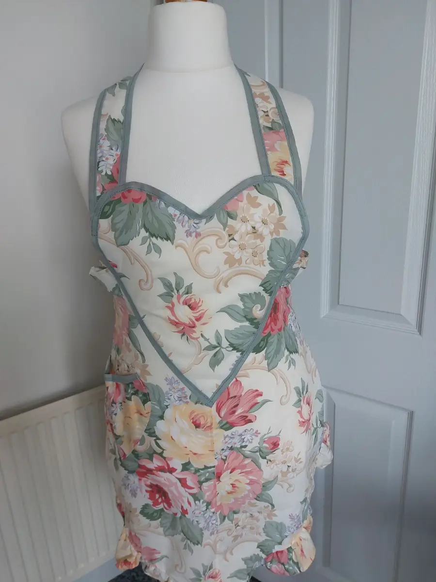 1940's sweetheart style apron