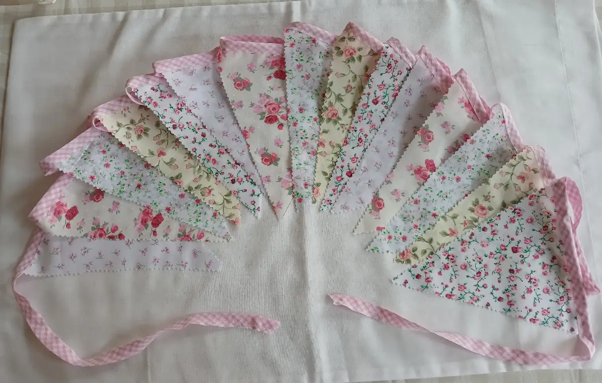 roses snd ditzy floral bunting