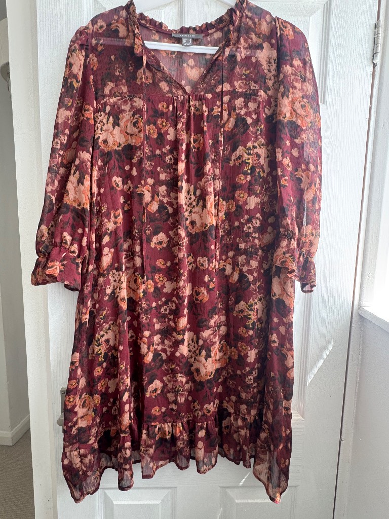 Ladies Floral Dress size 18