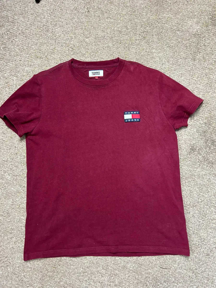 Tommy Jeans T-shirt Mens Size Large Burgundy Patch Embroidered Chest Logo Tee