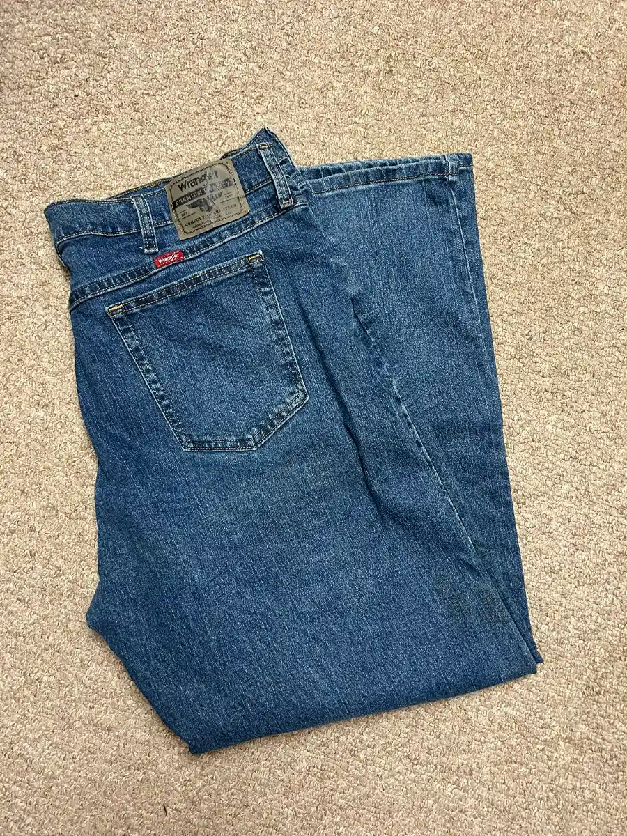 Wrangler Denim Jeans Mens Size 38 Medium Blue Wash Straight Relaxed Fit W38 L30