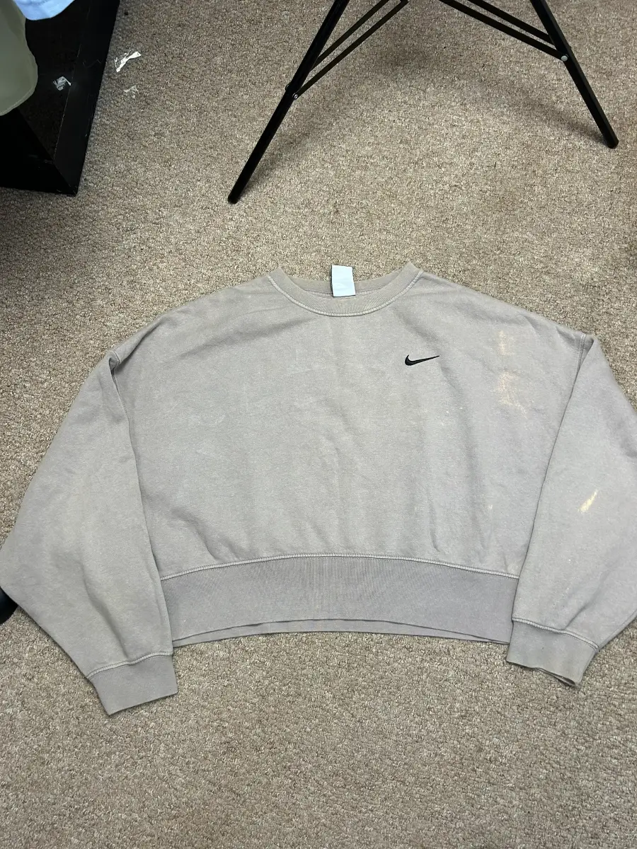 Nike Cropped Sweatshirt Womens Size Medium Loose Fit Faded Tan Swoosh Jumper
