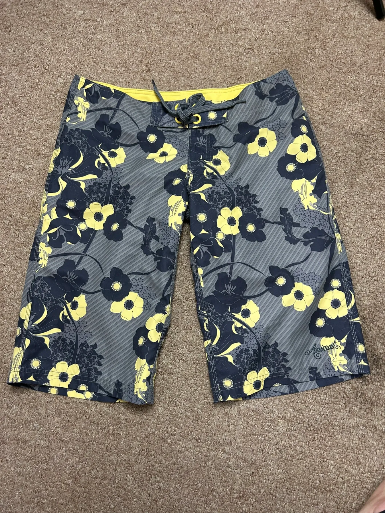 Animal Board Shorts Mens Size 32 (M) Grey Yellow Floral Pattern Surf Holiday W32
