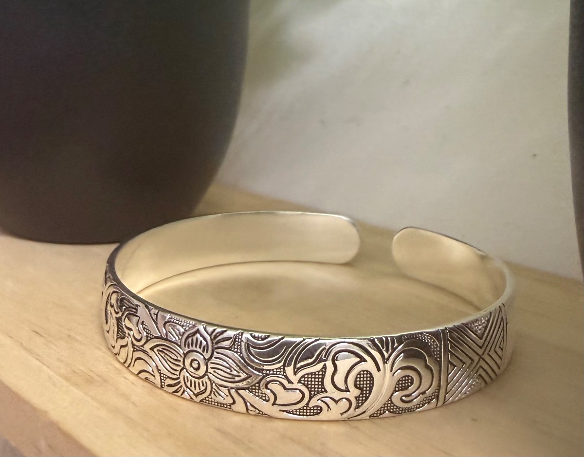Open cuff bracelet