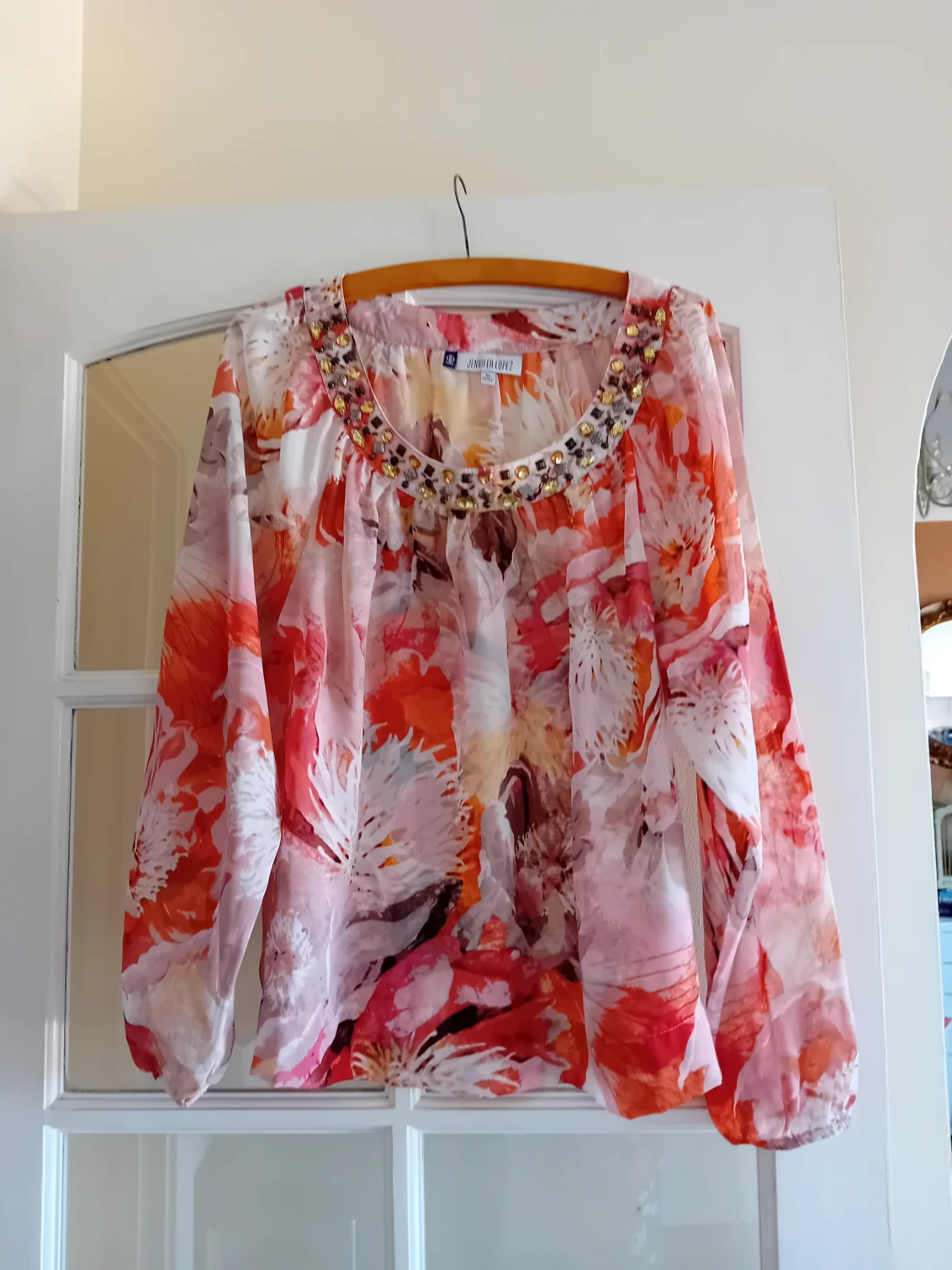Pretty floral top Jennifer Lopez design size XL vgc