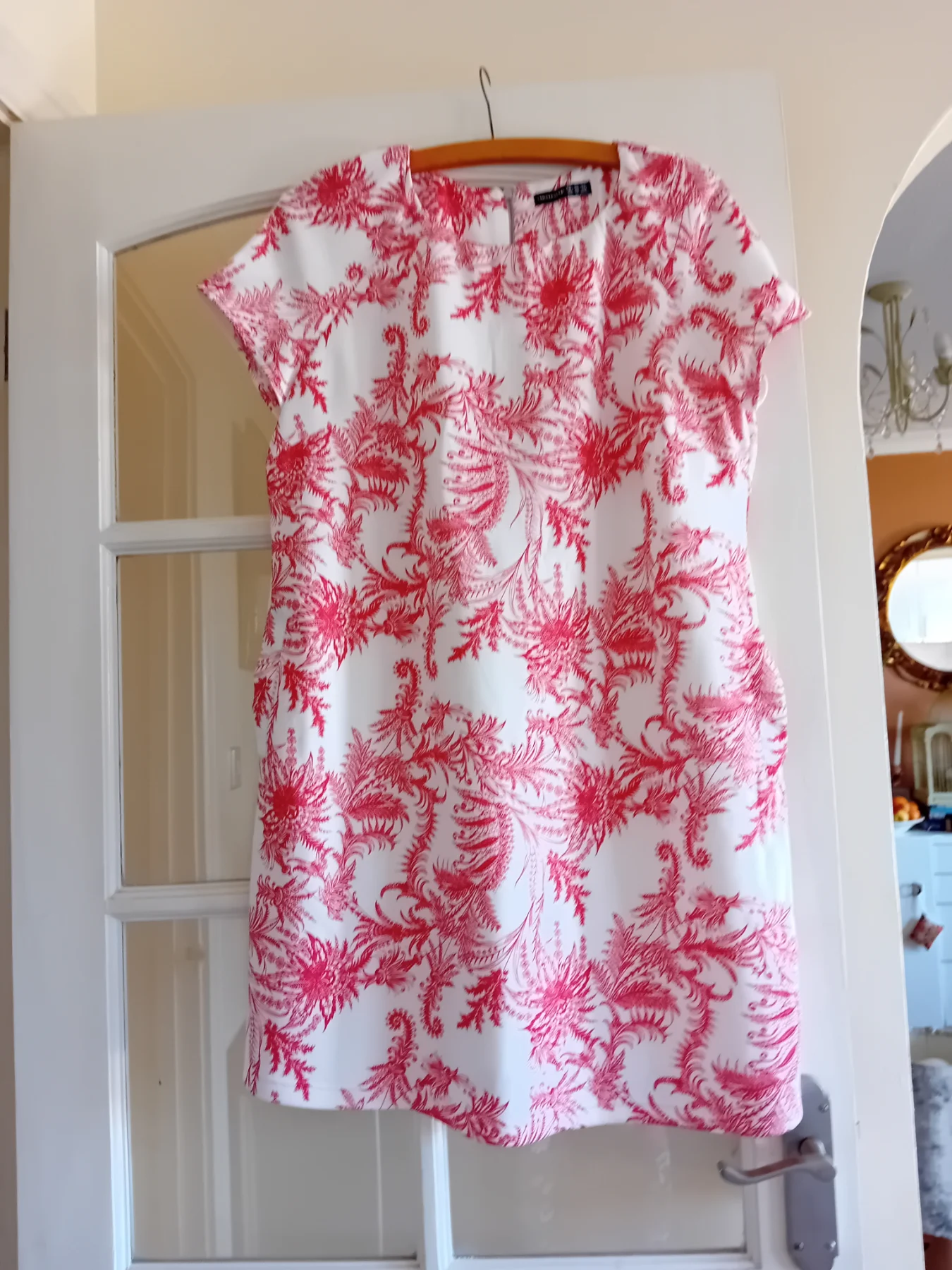 Atmosphere red/cream floral shift dress size 16 vgc