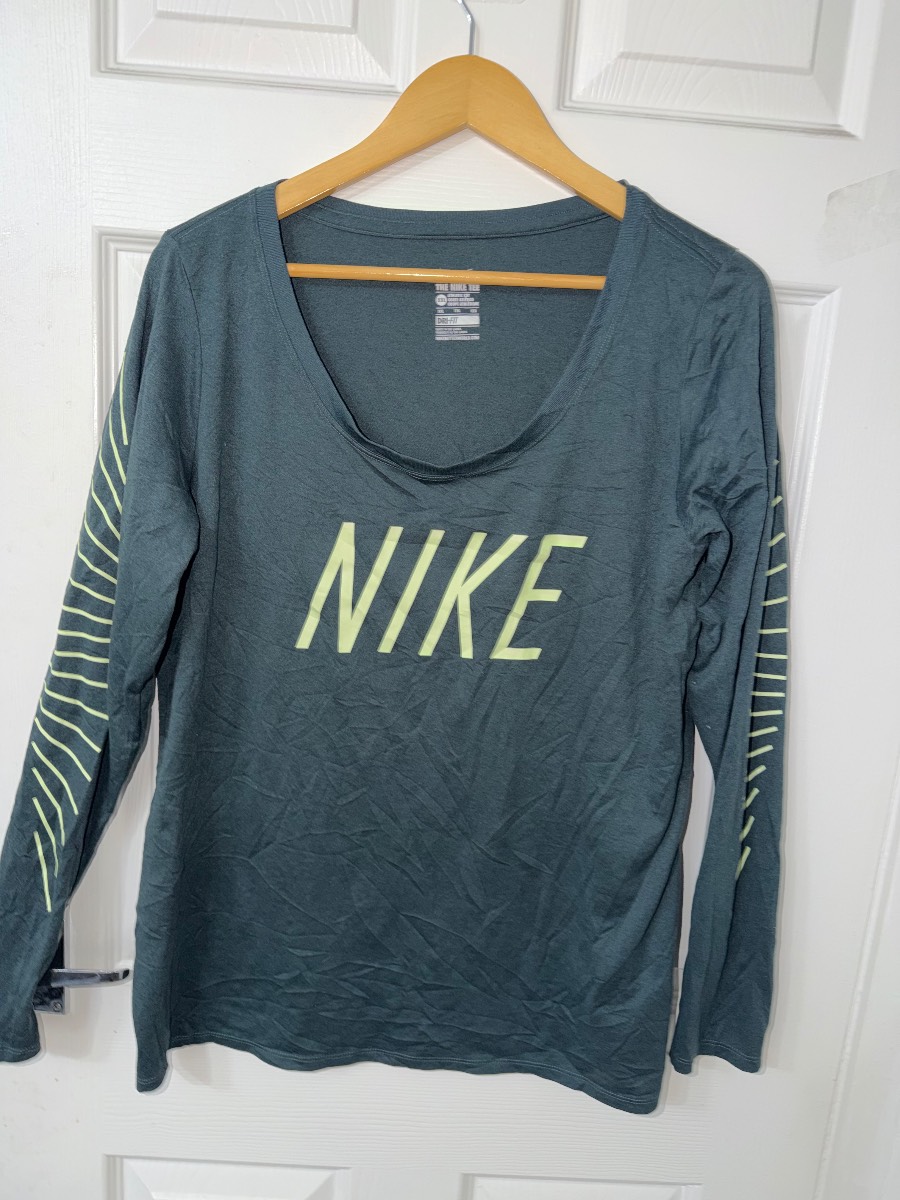 Nike long sleeve top