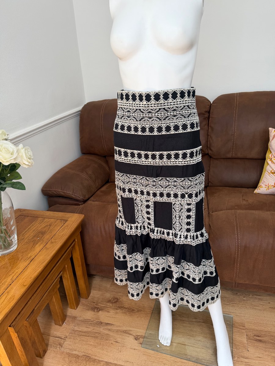 Zara embroidery skirt
