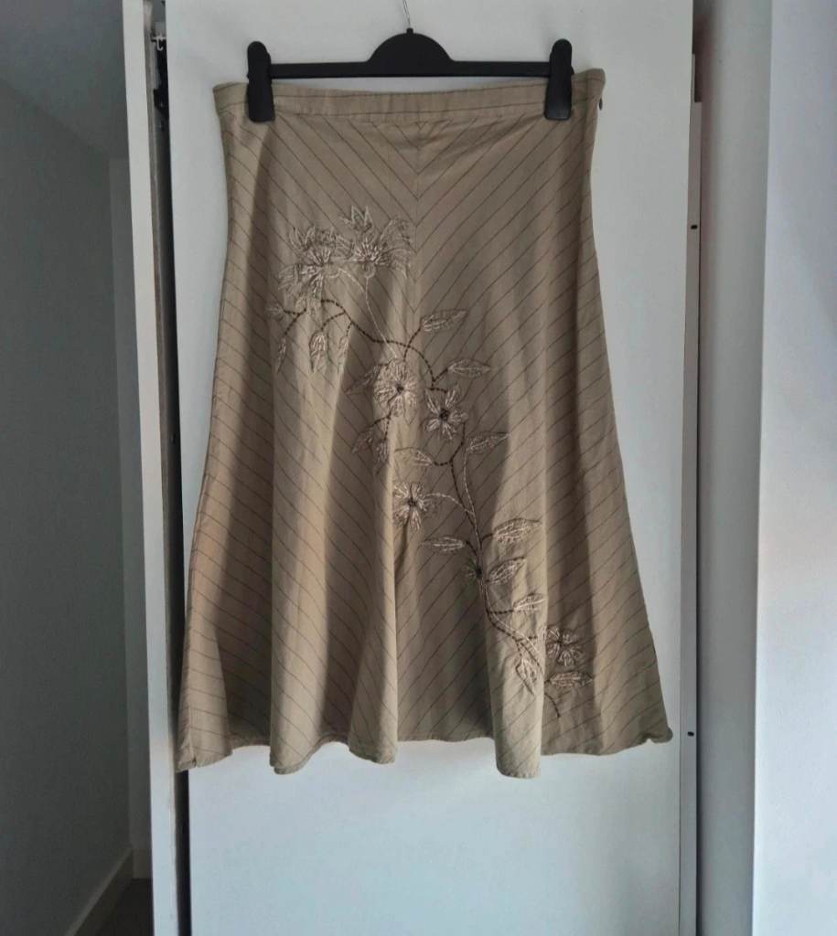 Y2K vintage White Stuff Boho khaki embroidered floral midi skirt- size Uk 14- 100% Cotton