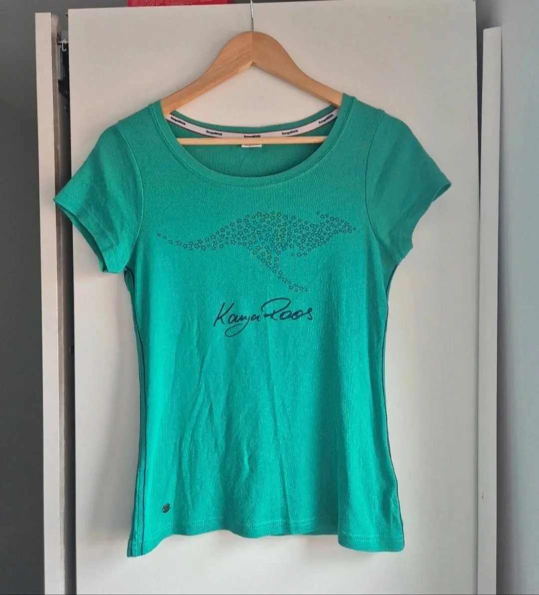 KangaROOS green graphic 100% cotton short- sleeved top size 10/12 vgc